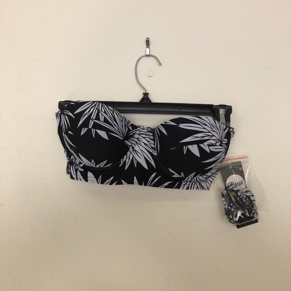 Strapless swim top with attachable straps